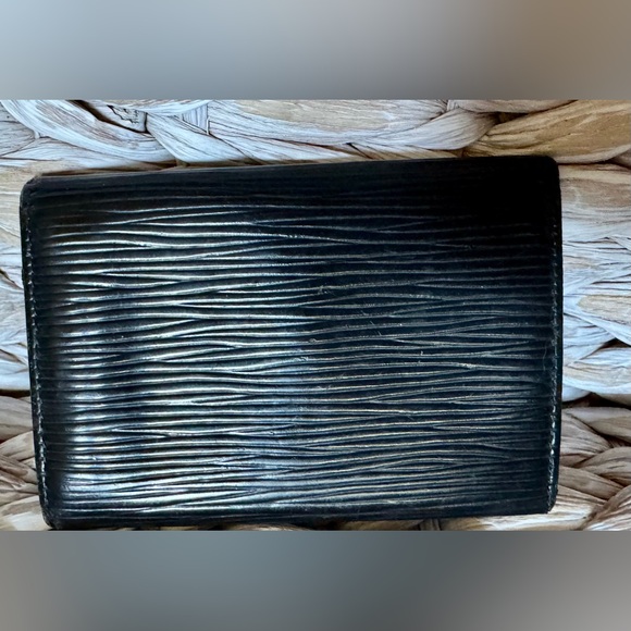 Black leather Louis Vuitton Epi 5 key holder - Picture 2 of 4